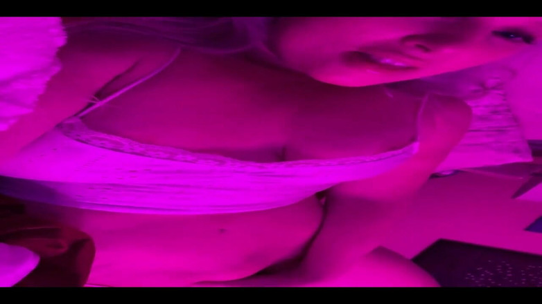 PaintedRose: Чия це пизда? Це моє, але я можу поділитися ним з тобою, якщо хочете?