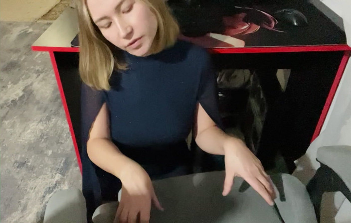 Stacy_via: Die Sekretärin hat ihrem Chef einen Brief gegeben und ist...