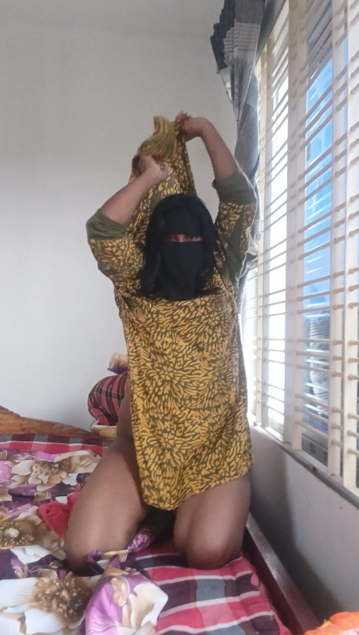 Skakoi: 德西女孩床到热辣的 noti