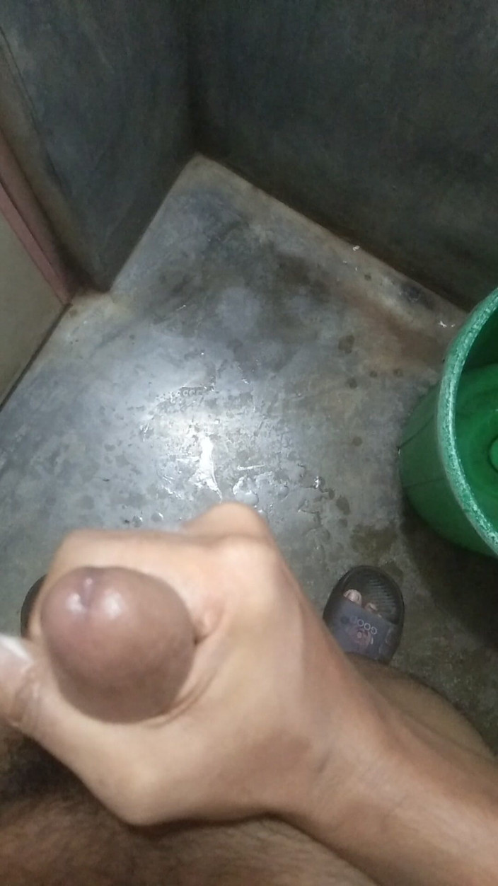Viral_tiktokar: So I Went to the Bathroom, Put Soap on My...