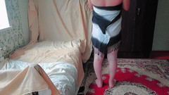 Kitty_Cross: Waria manis ini lagi asik goyangin bulu jembutnya sampai belepotan