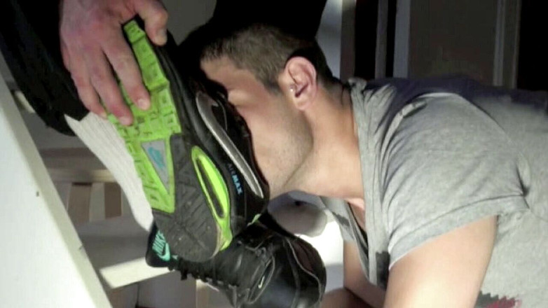 YOUNG FUCKED BY OLDER: Puta de 22 años follada duro con sumisión por papi bear...