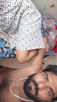 Indisches mädchen hat harten sex zu hause in mumbai