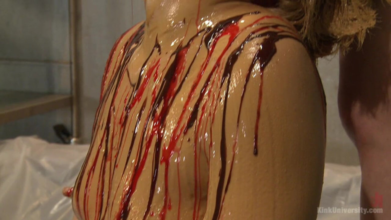 Kink University: 遊びと痛みのための食べ物を添えた、スプラッシング・セクシーな感覚