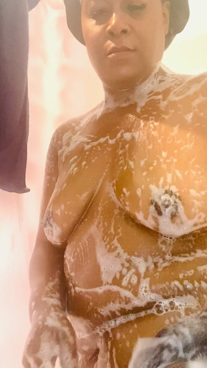Luscious: Přijďte se osprchovat Broskem