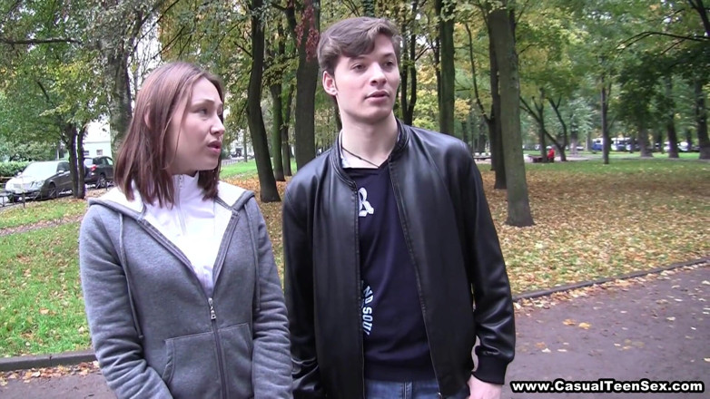 Casual Teen Sex: Cutie ošukaná do krku náhodným přítelem