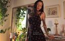Effy Loweell studio: Güzel instagram modeli çiçekli elbisesiyle çok tatlı ve şehvetli görünüyor