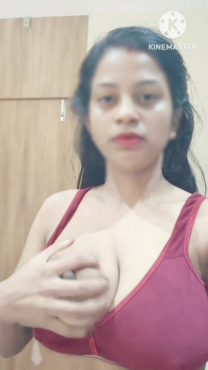 Nisha bhabhi ki chudai: Desi Bhabhi Dropping and Pressing Her Big Boobs Milk