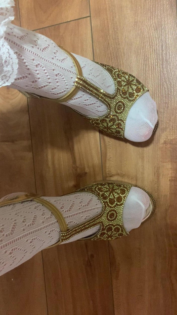 EmoDream1998: oonchi eri ke joote men Lacy Socks