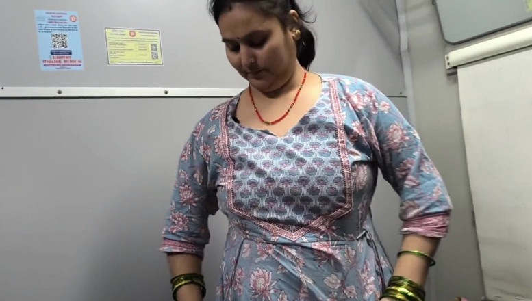 Desi chudai hub: Fuck in Train Kashmir to Kanyakumari