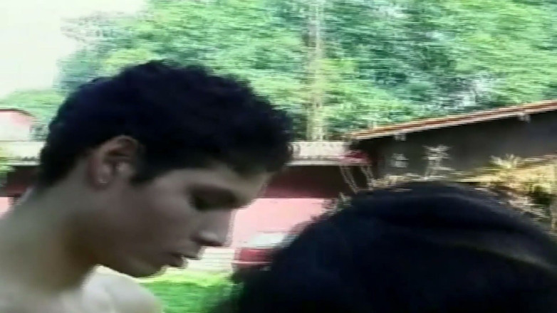 VintageXMovies: Mladá Hung Bi Hunks Pound Raw v lese