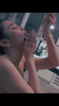 Model TV - a Bruxa pede porra na transformação da