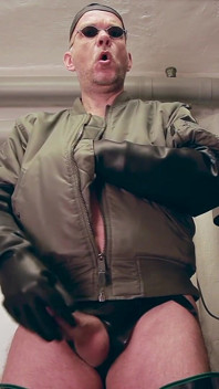 Cum Shots in the Boiler Room 4 / Druckausgleich Im Heizungsraum