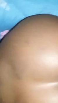 Pantat bahenol cewek kulit hitam ini dientot habis-habisan sama kontol besar pria kulit hitam sampai mengerang keenakan