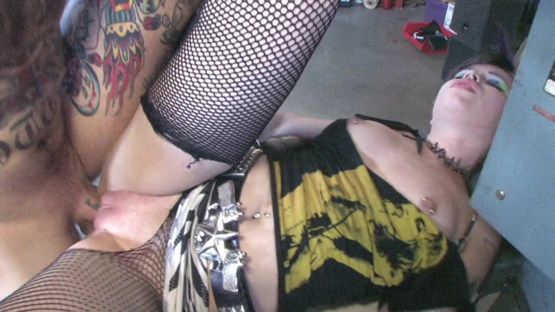 Very hot hardcore: Slutty babe gets rough fuck