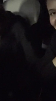 Zwei lesben haben sex im auto