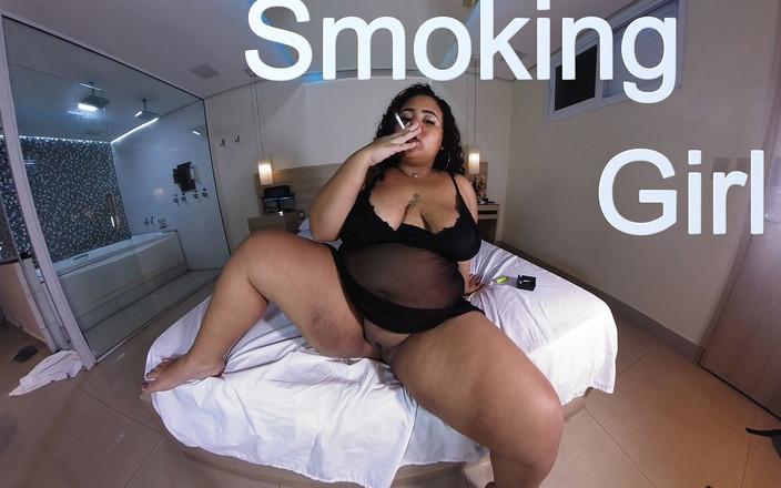 Pamela Panda: おやすみの前に喫煙する