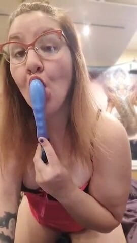 Daddyspinkbeauty: Having some fun with my toy.