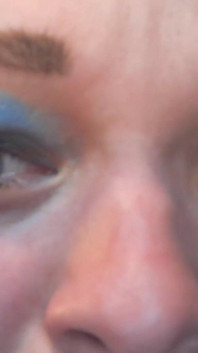 Close-up snikkend en geruïneerde make-up