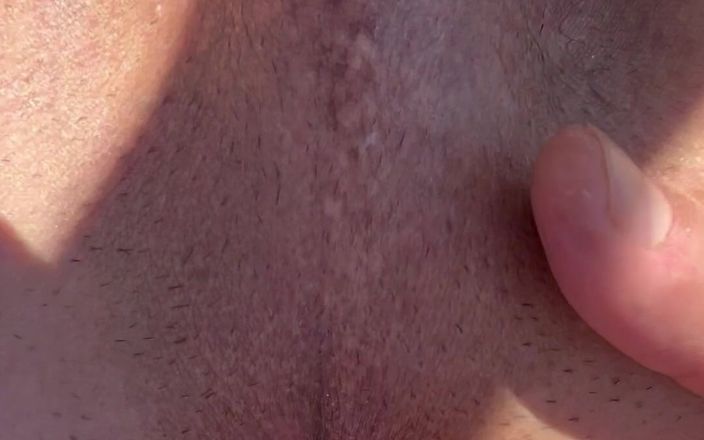 Pulpo XL Cut Bi: Dedos en el culo afeitado