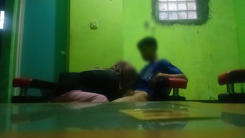 Famly sex: Eu quase descobri quando fodi a buceta do meu meio-irmão...