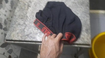 Wheyincognito: 화장실에서 옷을 빨아주는 소년 Mstwrbates