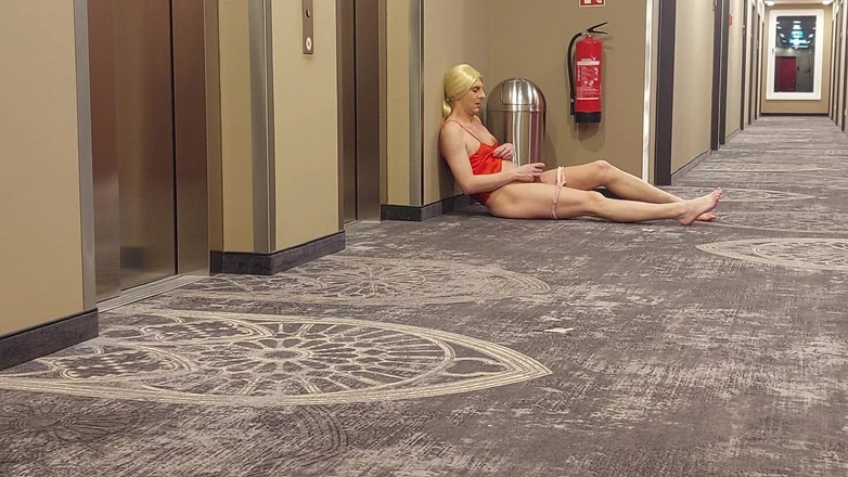 sweetfeet29: Foot Play in the Hotel Floor
