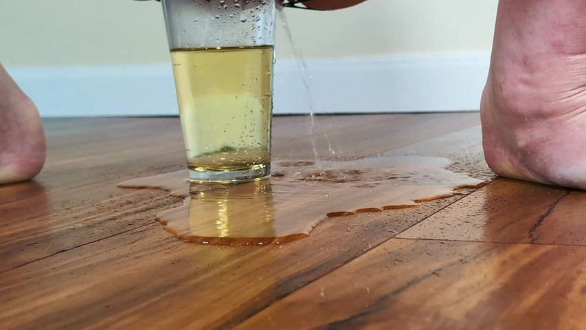 MILF Takes Hot Piss in Glass and on Floor (Lusty Lara Jones) MILF Takes Hot Piss in Glass and on Floor (Lusty Lara Jones)