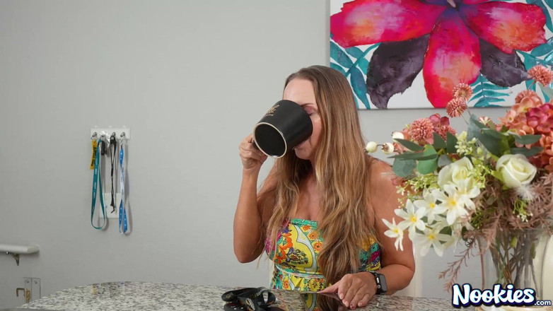 Nookies: 浮気する夫の秘密のティーンセラピストフェラチオリスク