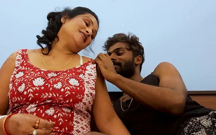 Xtramood: Padhosi Aunty Comes Nearby Sexy Boys House When His Parents...