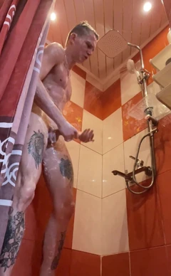 Ho sparato un po ' in bagno, ho leccato nella doccia