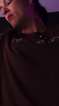 視点:彼女は私の血管の浮き出た腕に屈した