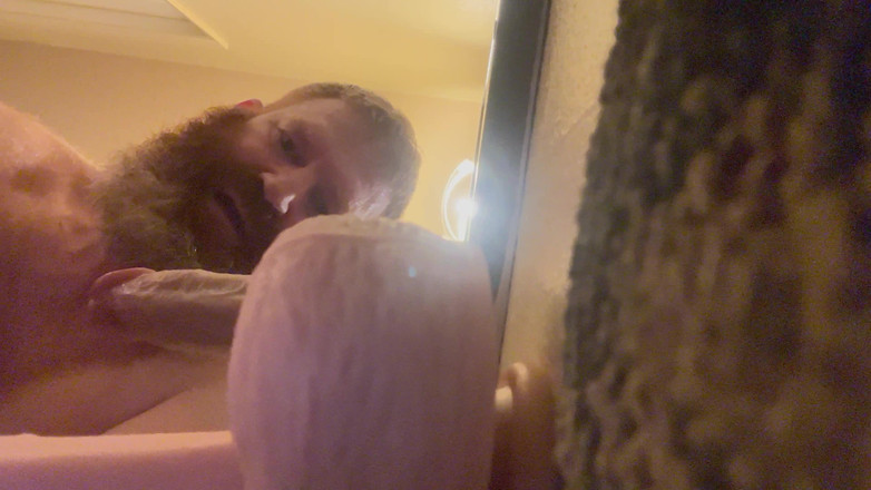 Uzi4flies: 내 호텔 방에서 혼자 딜도로 이중 삽입