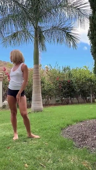 Kriss kiss gibt schmutzigen blowjob nach yoga necken