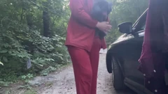 Yolun yanında sidik, çamur ve teşhir