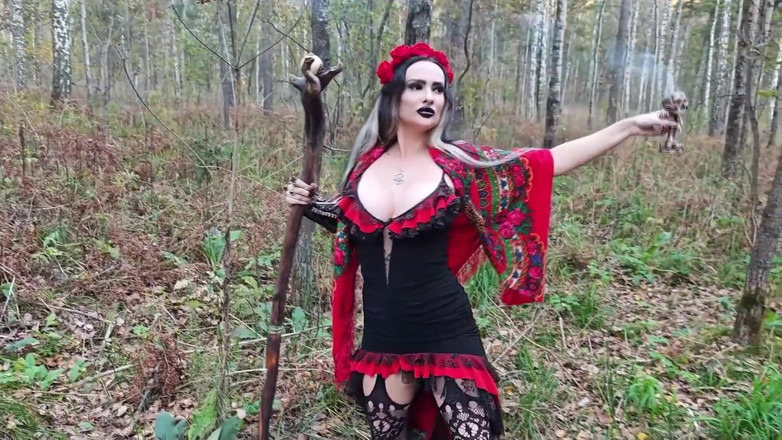 Princess18_: Eine Wald Hexe Führt Rituale Durch, Verführt Einen Typen Und...