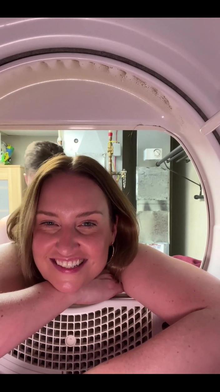 Avril Showers: Uvízla jsem v sušičkě, vymrdaná z toho a naplnila se...