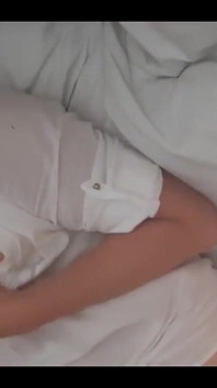 ทาลิปสติกแดงแล้วสูบบุหรี่ตอนเล่นนม