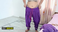 Jony Darling: 裸体继母穿着旁遮普语西装，在巴基斯坦 mujra 歌曲上跳舞