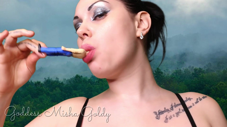 Goddess Misha Goldy: 私の唇は――小さな人間にとって地獄への扉だ!貪欲フェティッシュ