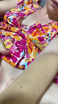 Botol cuka dimasukkan jauh ke dalam kemaluan saya