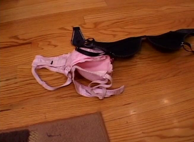 Lesbo Tube: Rondborstige lesbische milfs beffen elkaars poesje en gebruiken dildo