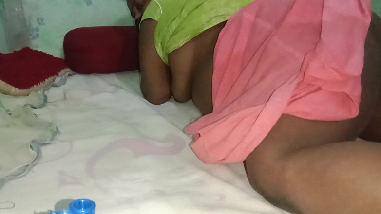 Sexy juli: Une bhabhi desi se fait sodomiser aujourd’hui