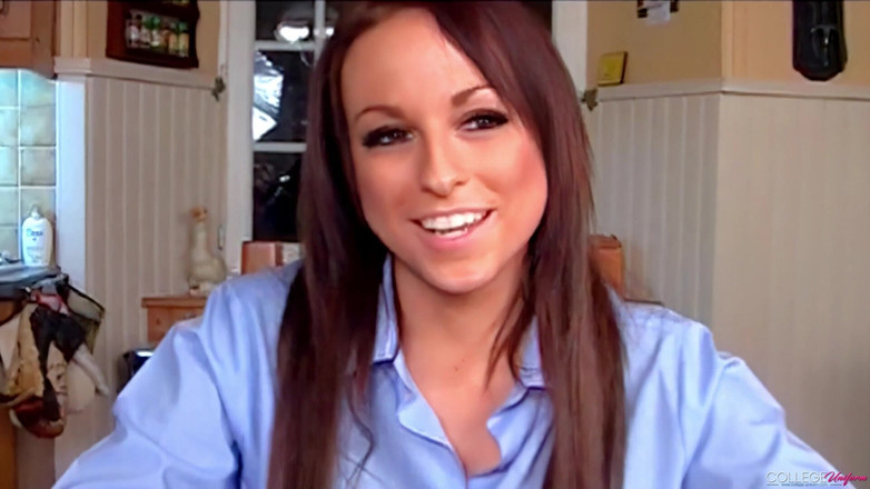 College Uniform: Phỏng vấn với Gemma Newman