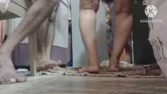 友人のホットな妻が夫の目の前の道で犯されました