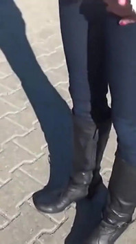 Hombre cornudo recoge a una chica alemana que siempre está de humor para follar