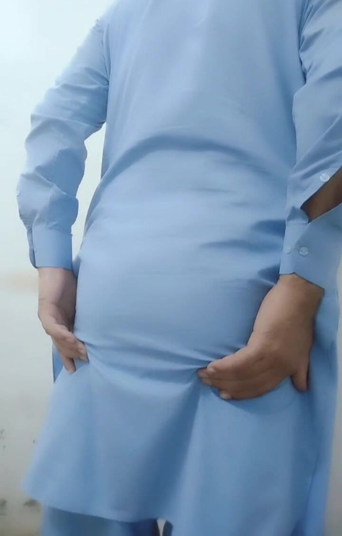khanpathan2: Shalwar Kamees, desi pakistanaise, montre son beau cul