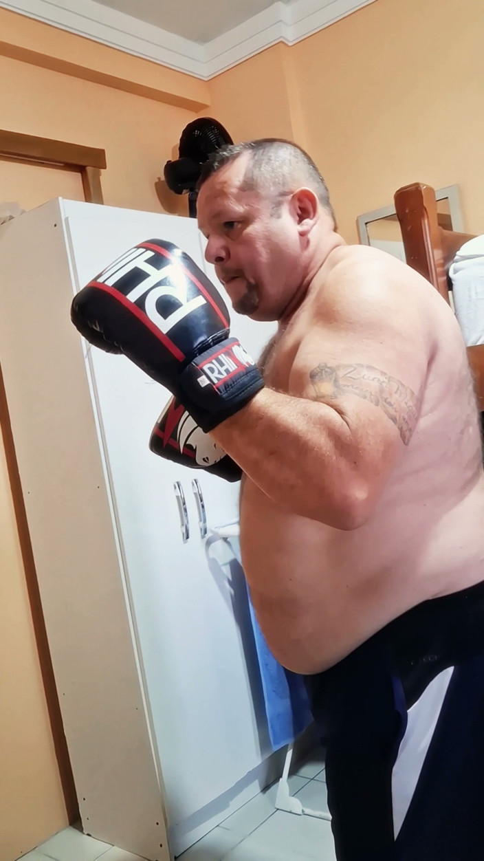 Punchbagplz: Bulldozer Kembali - Latihan Sudut pandangan pertama Heavyweight