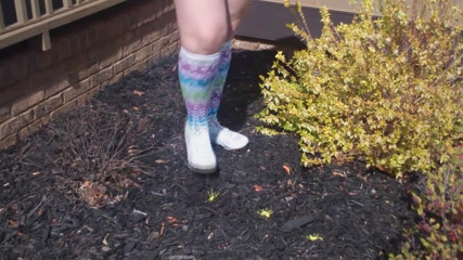 Sexy Amateurz: She was destroying a garden