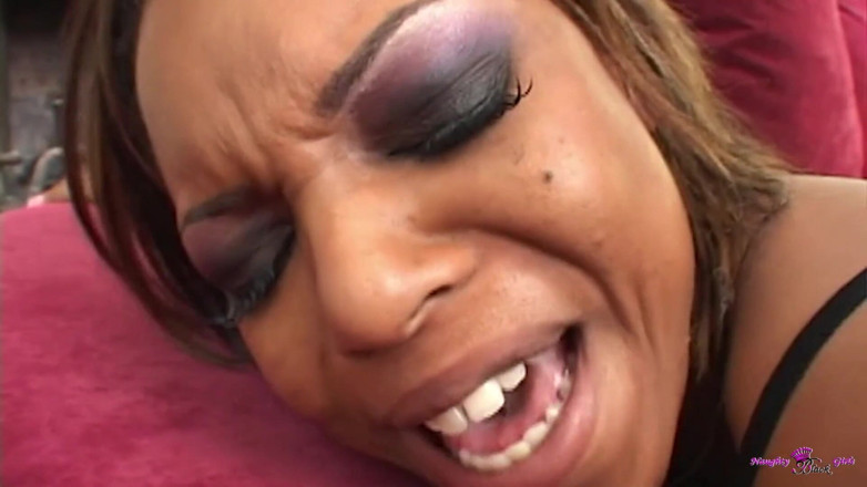 Naughty Black Girls: Marie Luv làm tình thô bạo với một chàng trai...